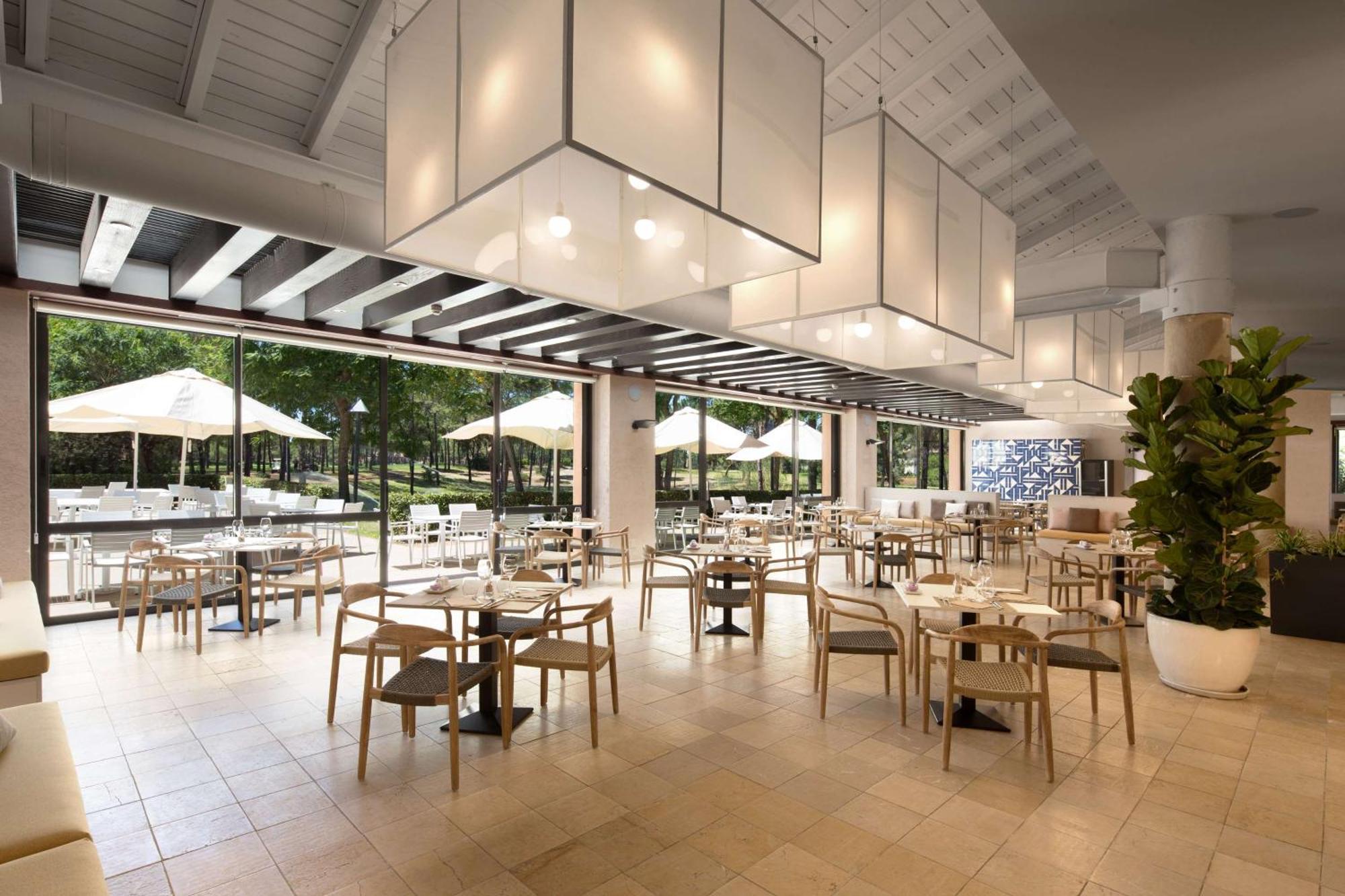 Doubletree By Hilton Islantilla Beach Golf Resort Exterior photo